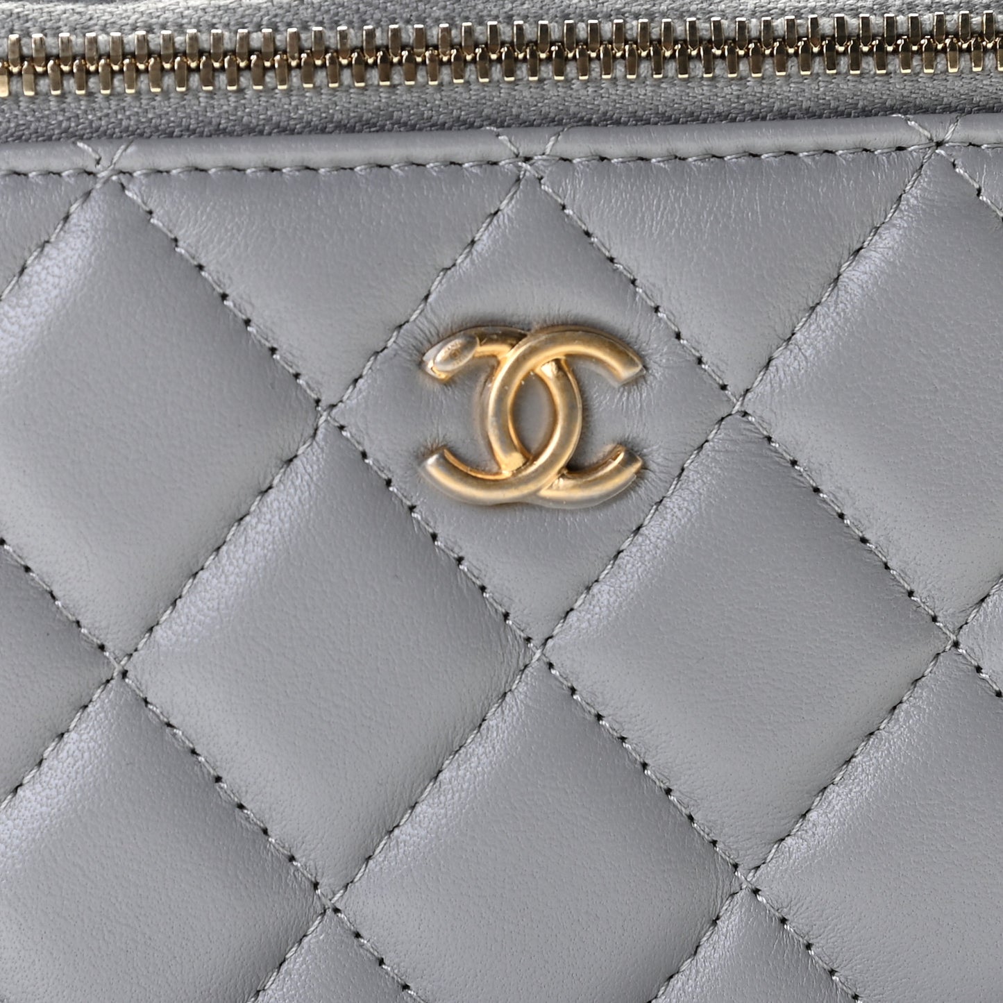 Lambskin Quilted Small Pearl Crush Vanity Case With Chain Grey
