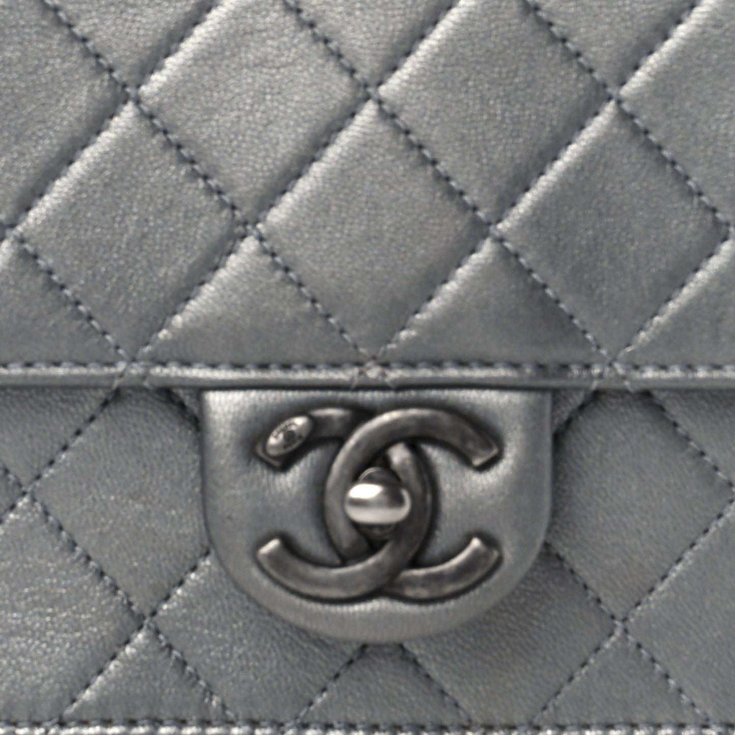 Metallic Goatskin Quilted Small Chic Pearls Flap Silver