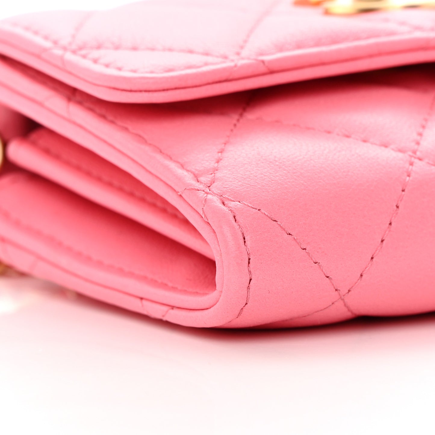 Lambskin Quilted Pearl Crush Card Holder With Chain Pink