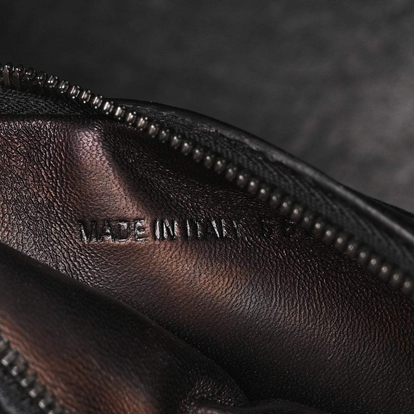 Shiny Goatksin Logo Embossed Monochrome M BB Round Shoulder Bag Black