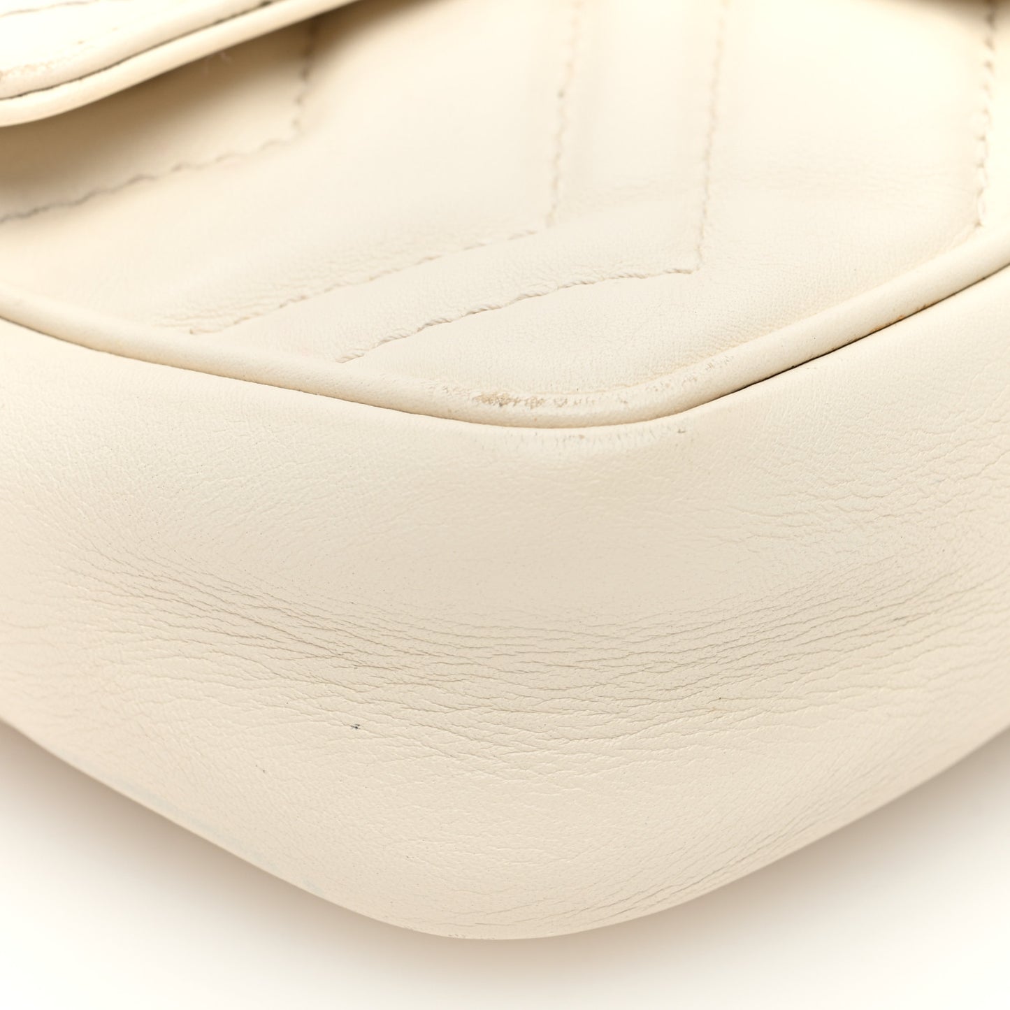 Calfskin Matelasse Super Mini GG Marmont Shoulder Bag White
