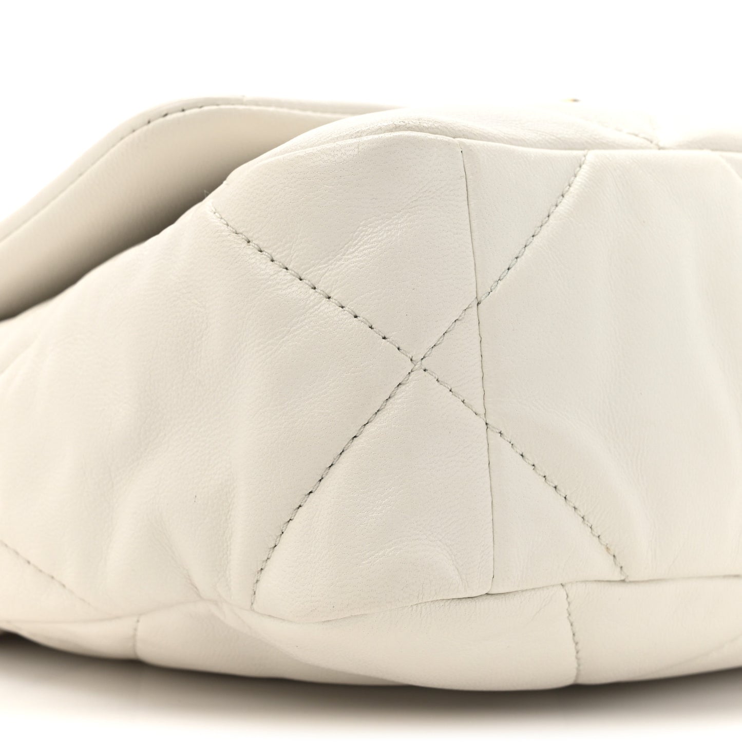 Lambskin Quilted Medium Chanel 19 Flap White