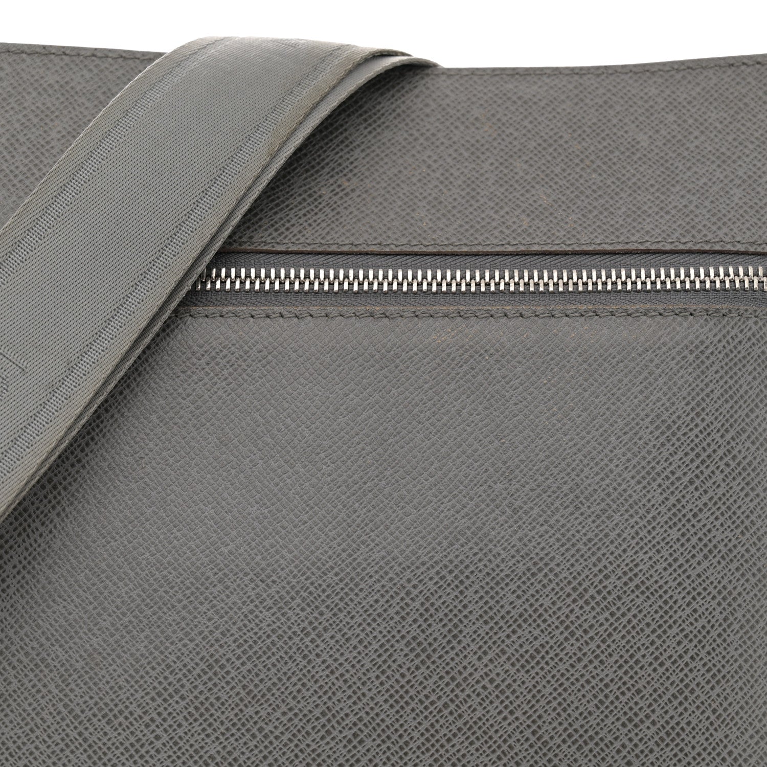 Louis Vuitton Taiga Sasha Messenger Glacier 8 of 17