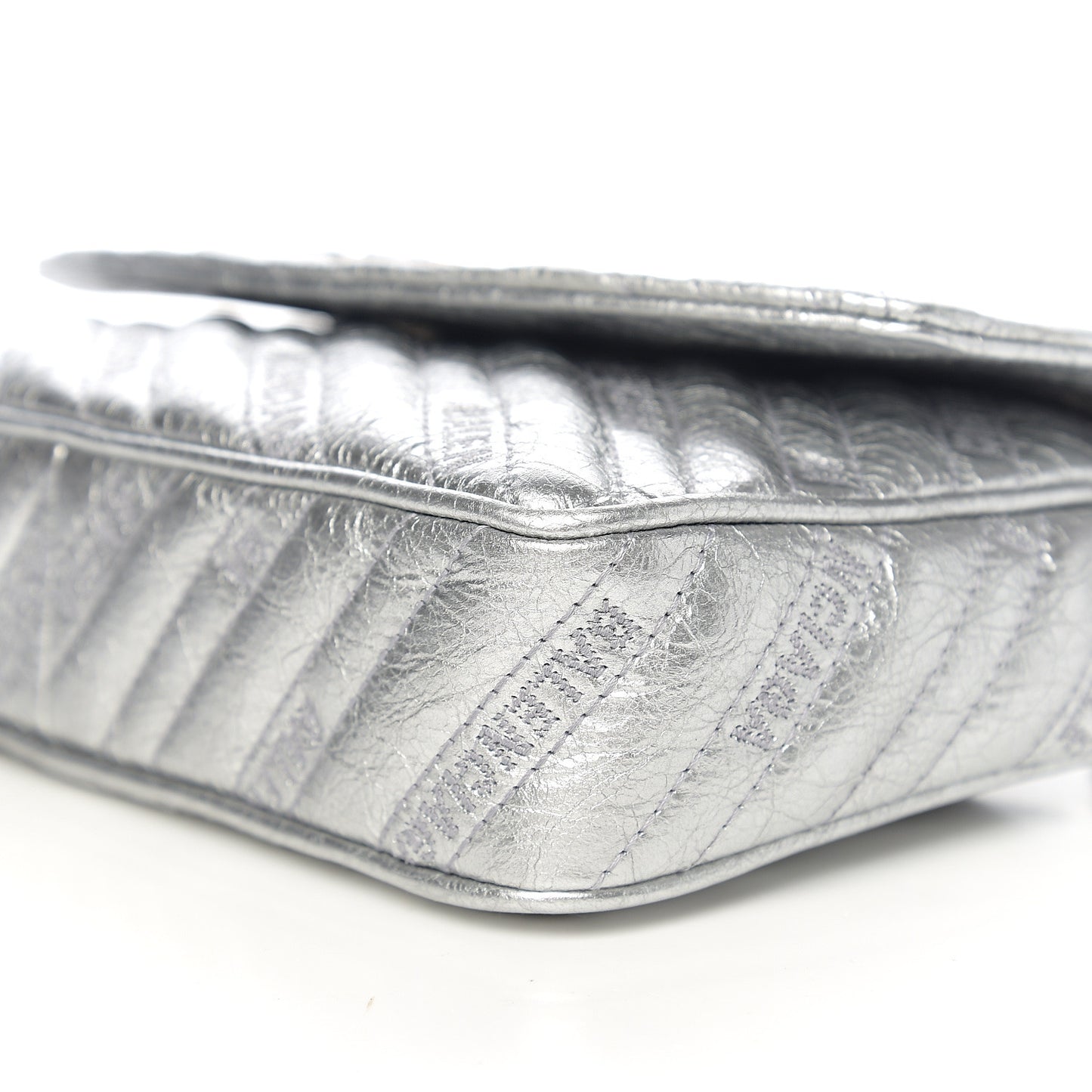 Metallic Arena Calfskin Logo Matelasse BB Chain Wallet Argent