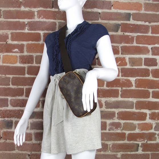 Louis Vuitton Monogram Pochette Gange Shoulder Bag 2 of 10