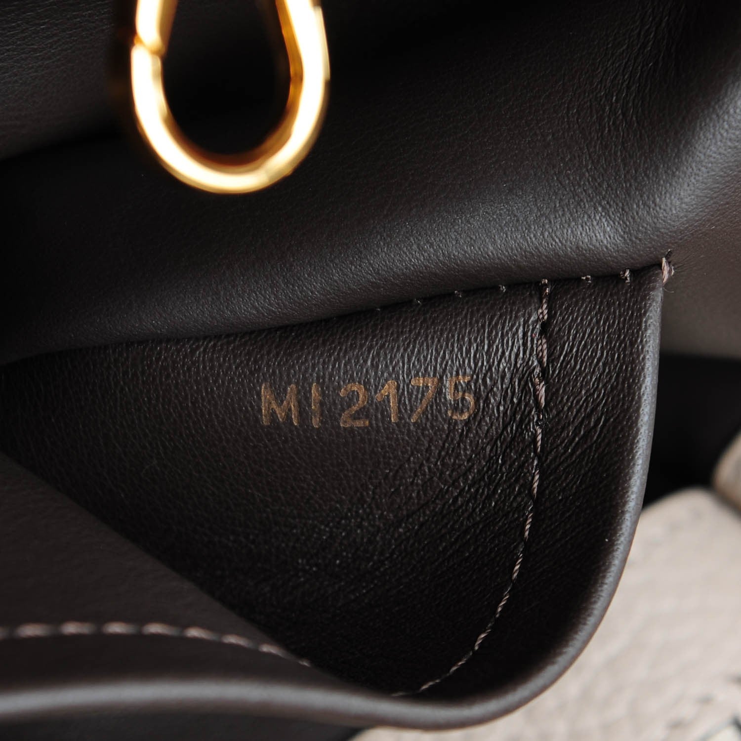 Louis Vuitton Taurillon Capucines MM Galet 7 of 7