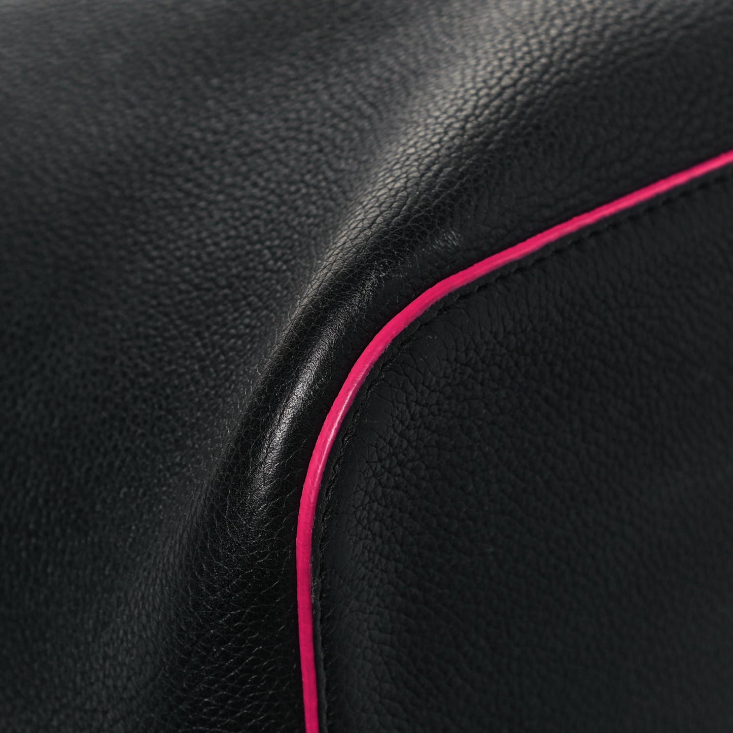 Calfskin Lockme Bucket Black