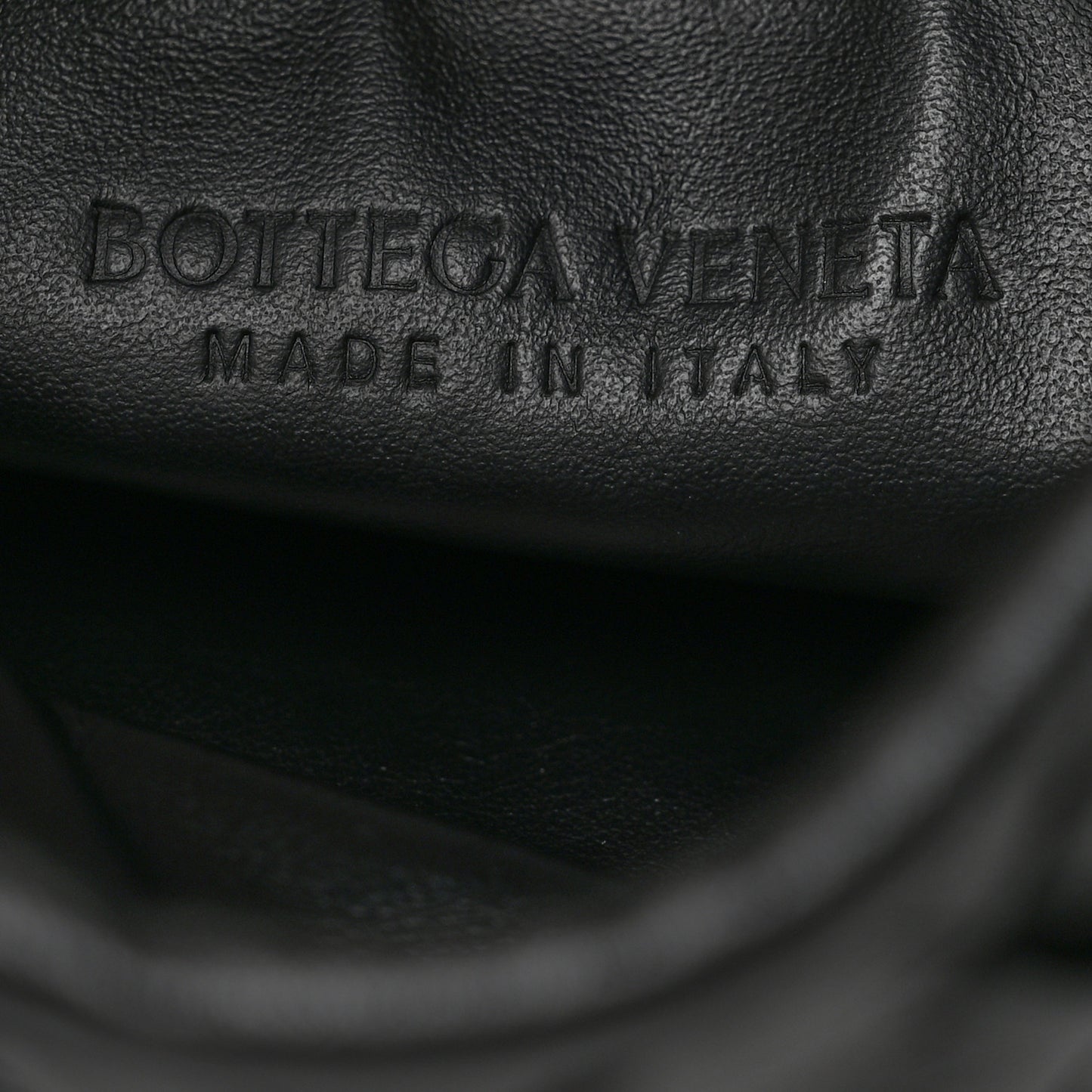 Calfskin Intrecciato Small Hop Black