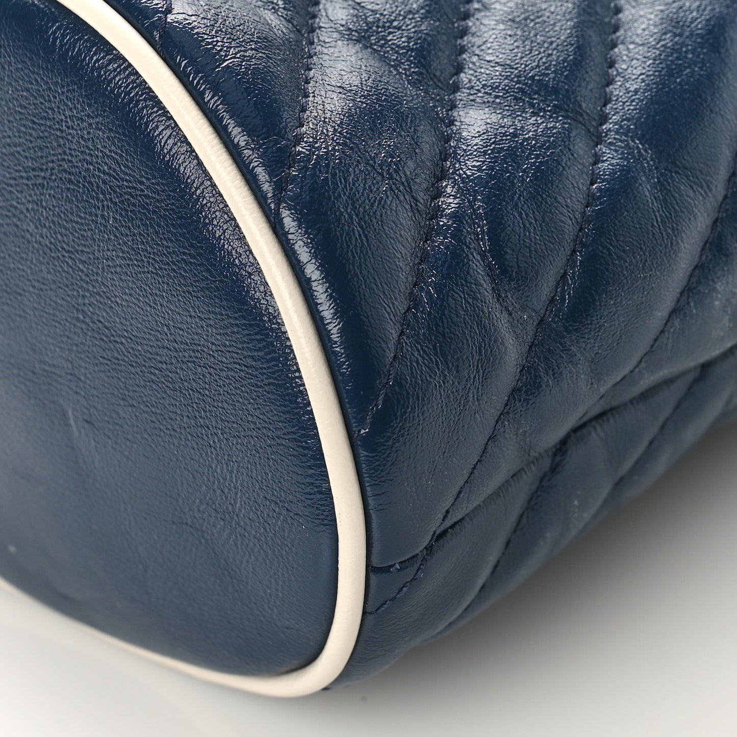 Vintage Effect Calfskin Matelasse Diagonal Mini Torchon GG Marmont 2.0 Bucket Bag Blue Agata Mystic White