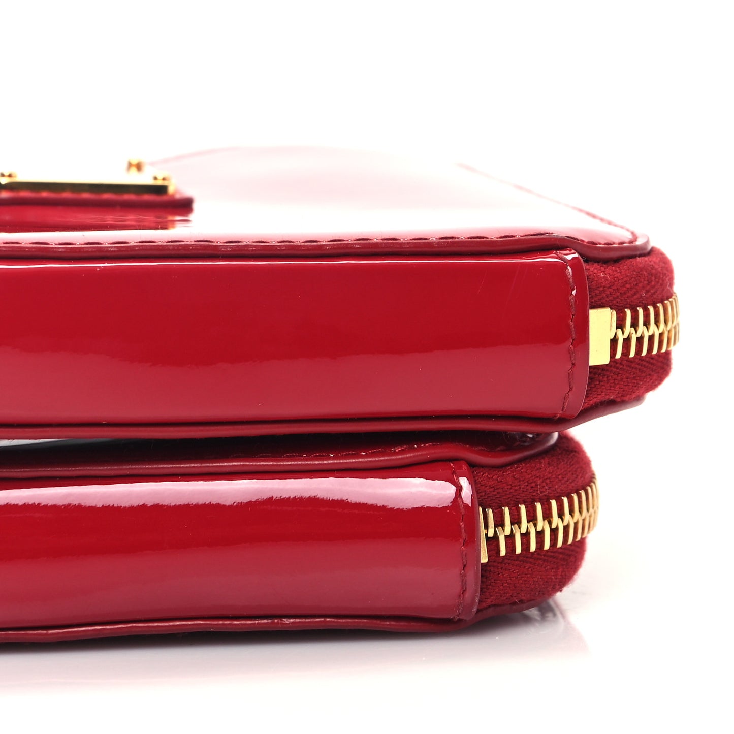 Spazzolato Mini Triangle Chain Crossbody Pouch Cherry