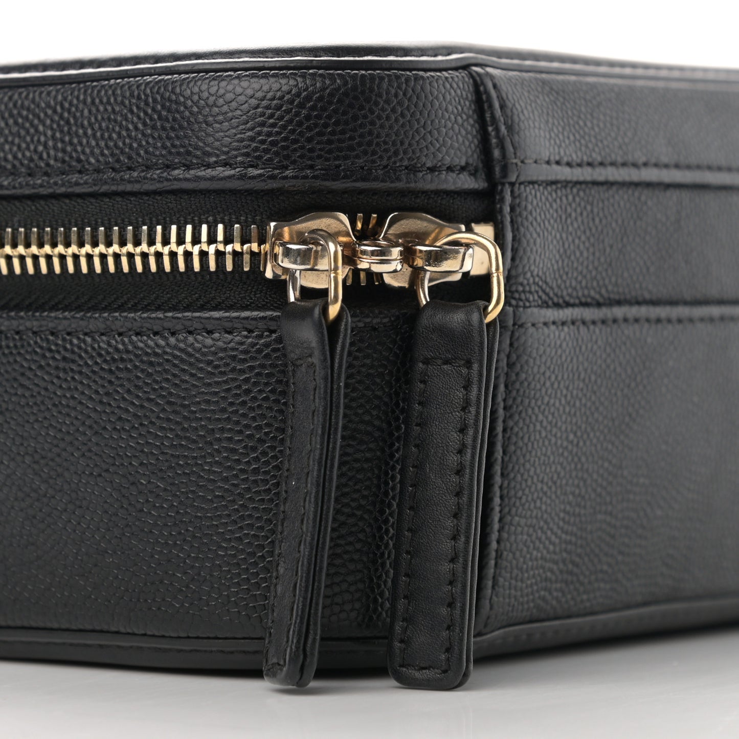 Caviar Quilted Medium CC Filigree Vanity Case Black