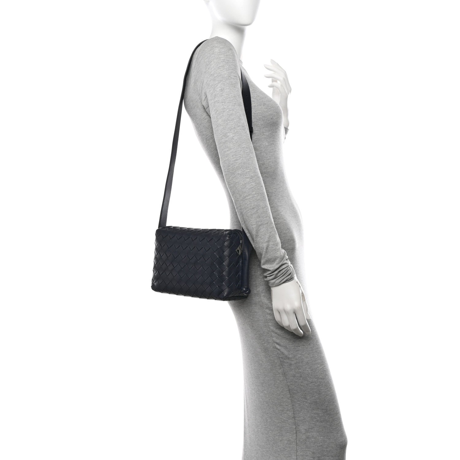 Bottega Veneta Borsa Intrecciato Shoulder Bag Space 2 of 10