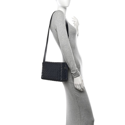 Bottega Veneta Borsa Intrecciato Shoulder Bag Space 2 of 10