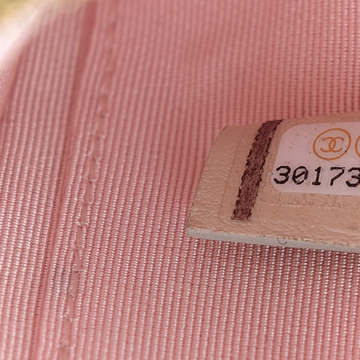 Chanel Iridescent Lambskin Quilted Cosmetic Case Ivory 7 of 8