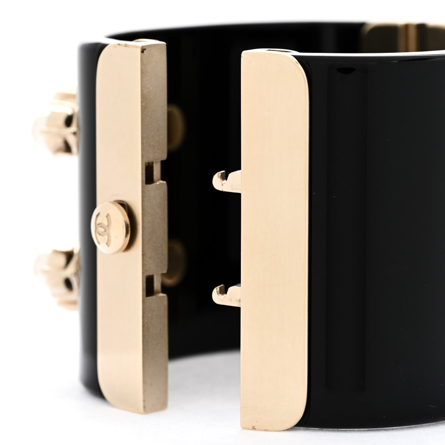 Resin Crystal Pearl CC Cuff Black