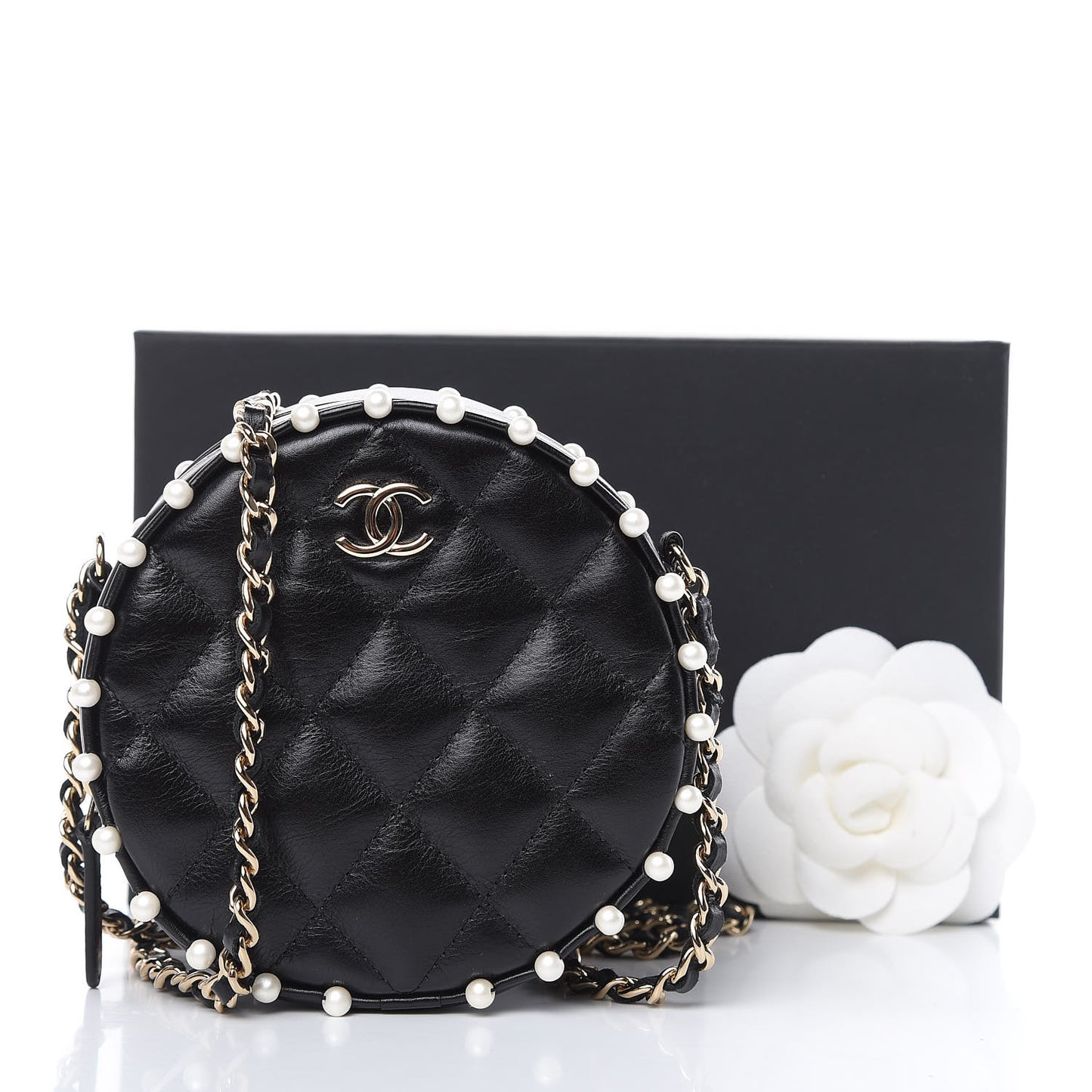 Calfskin Quilted Pearl Round Clutch With Chain Black