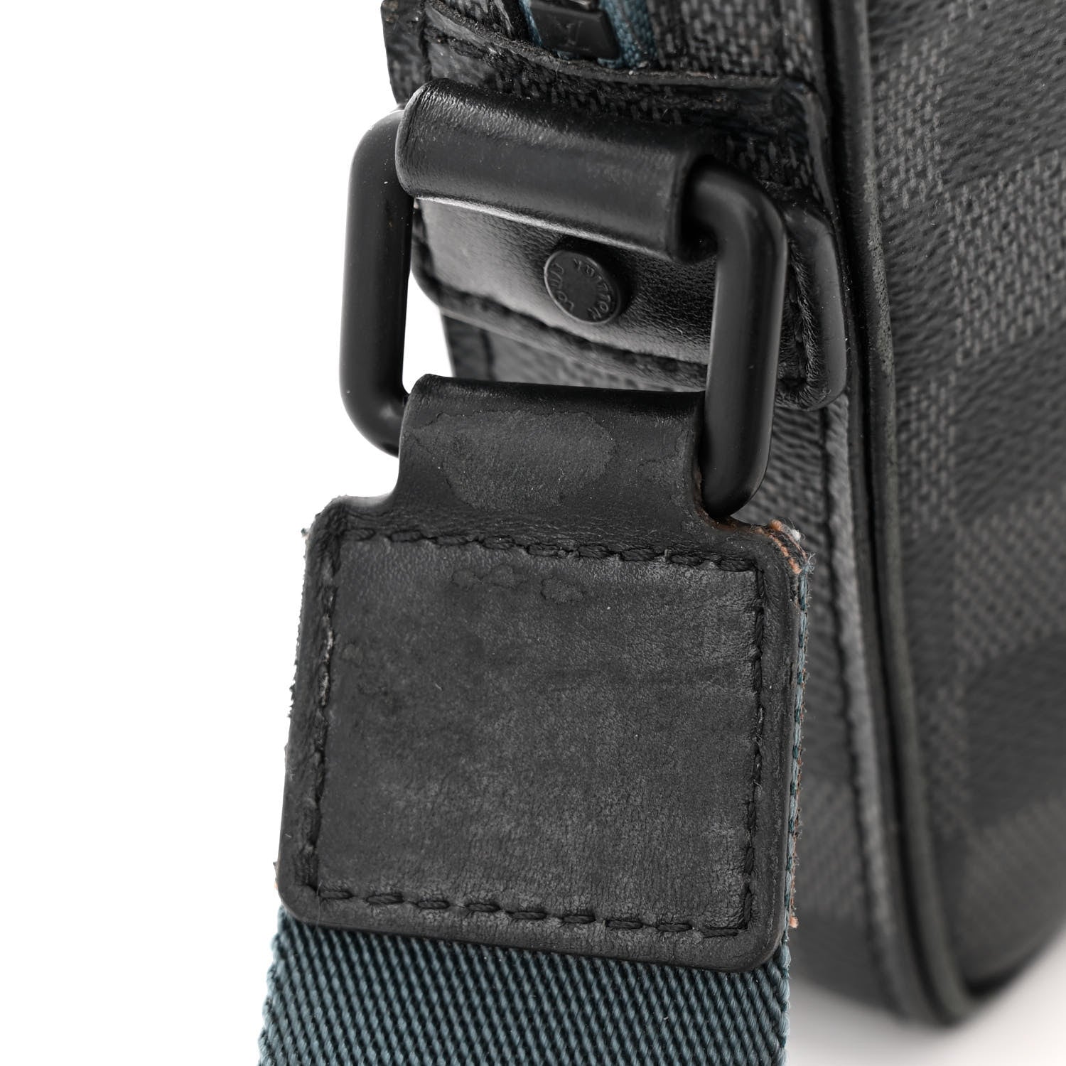 Louis Vuitton Damier Graphite Alpha Messenger Bag 19 of 20
