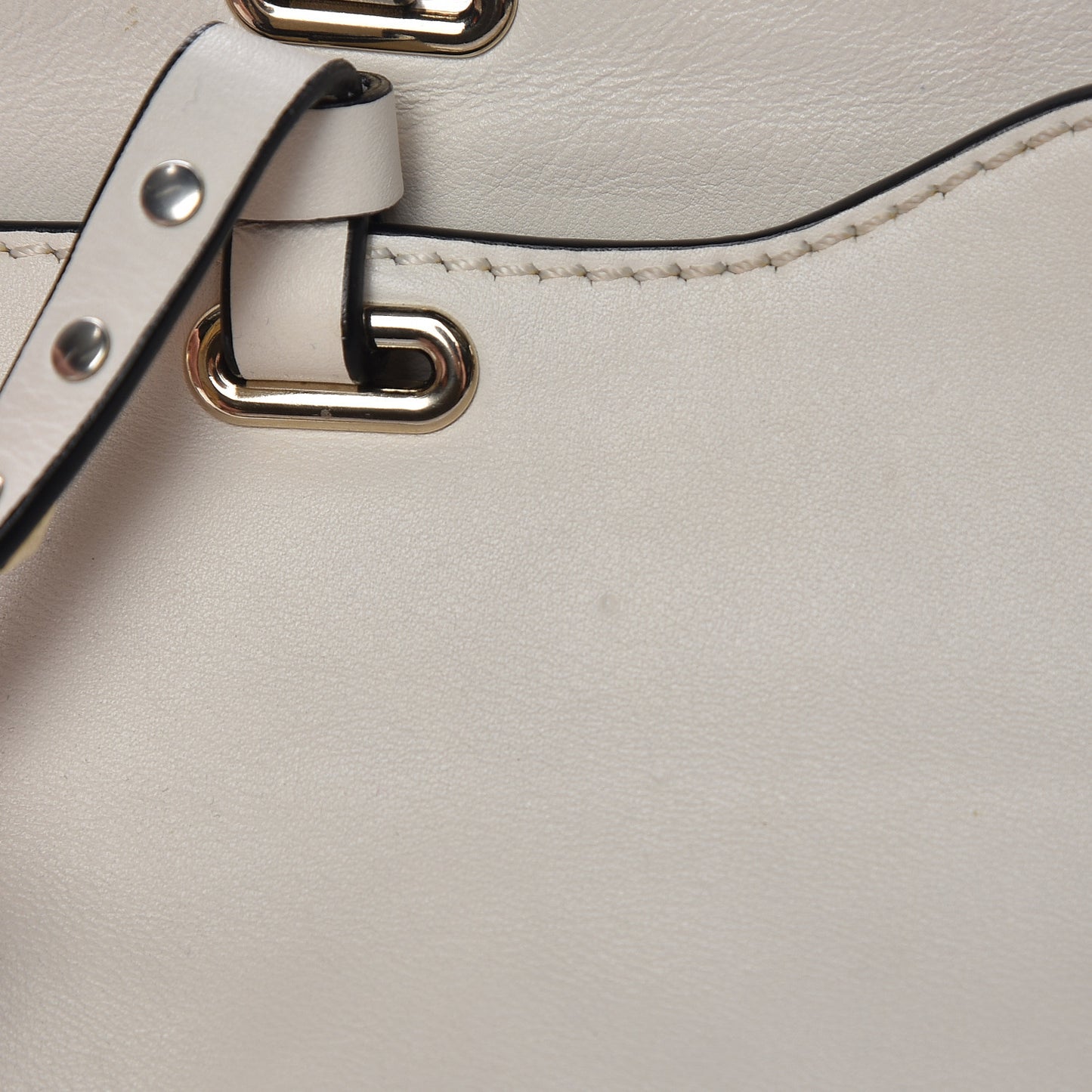 Vitello Medium Rockstud Tote Ivory