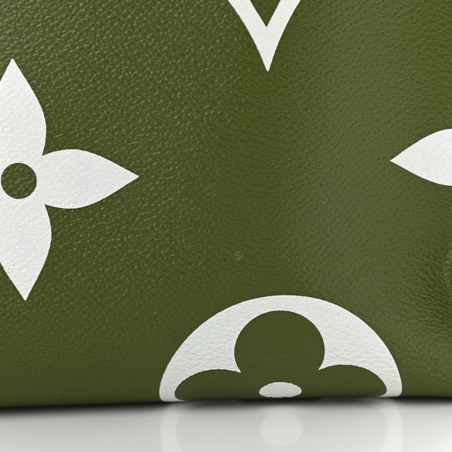 Monogram Giant Onthego GM Kaki Beige