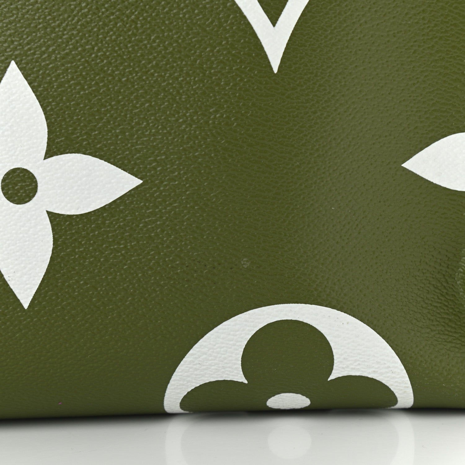 Louis Vuitton Monogram Giant Onthego GM Kaki Beige 15 of 15