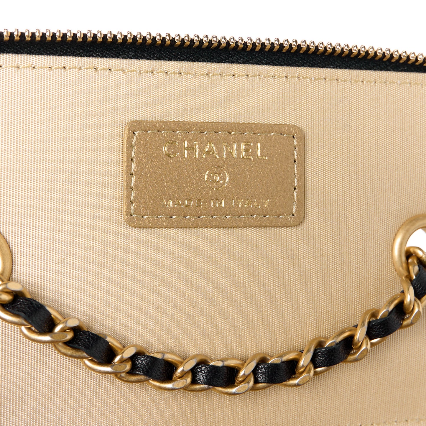 Lambskin Quilted Pearl Crush Small Vanity Case With Chain Black