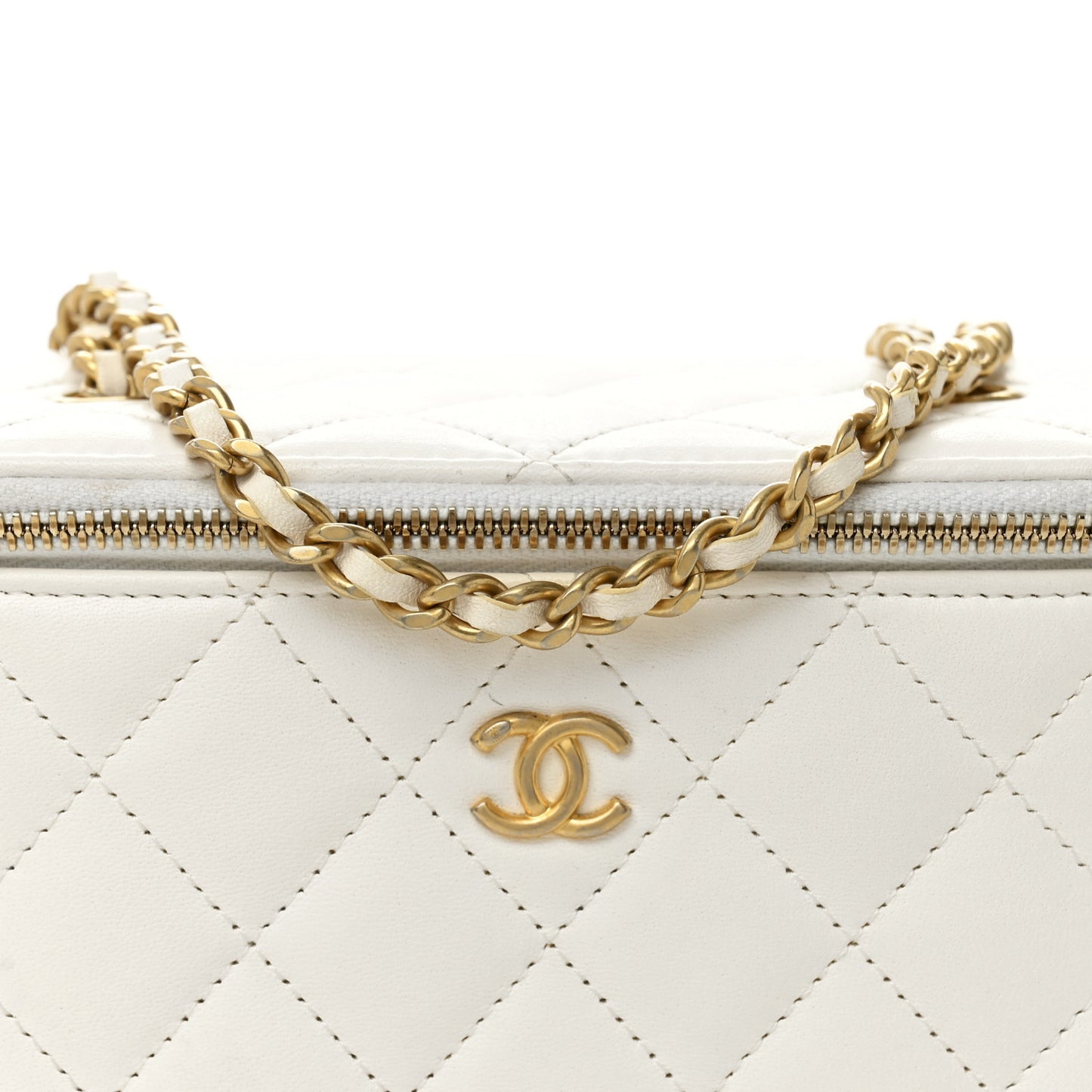 Lambskin Quilted Pearl Crush Small Vanity Case With Chain White