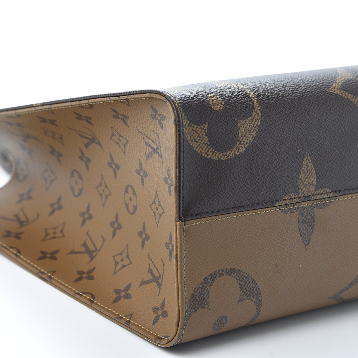 Reverse Monogram Giant Onthego MM