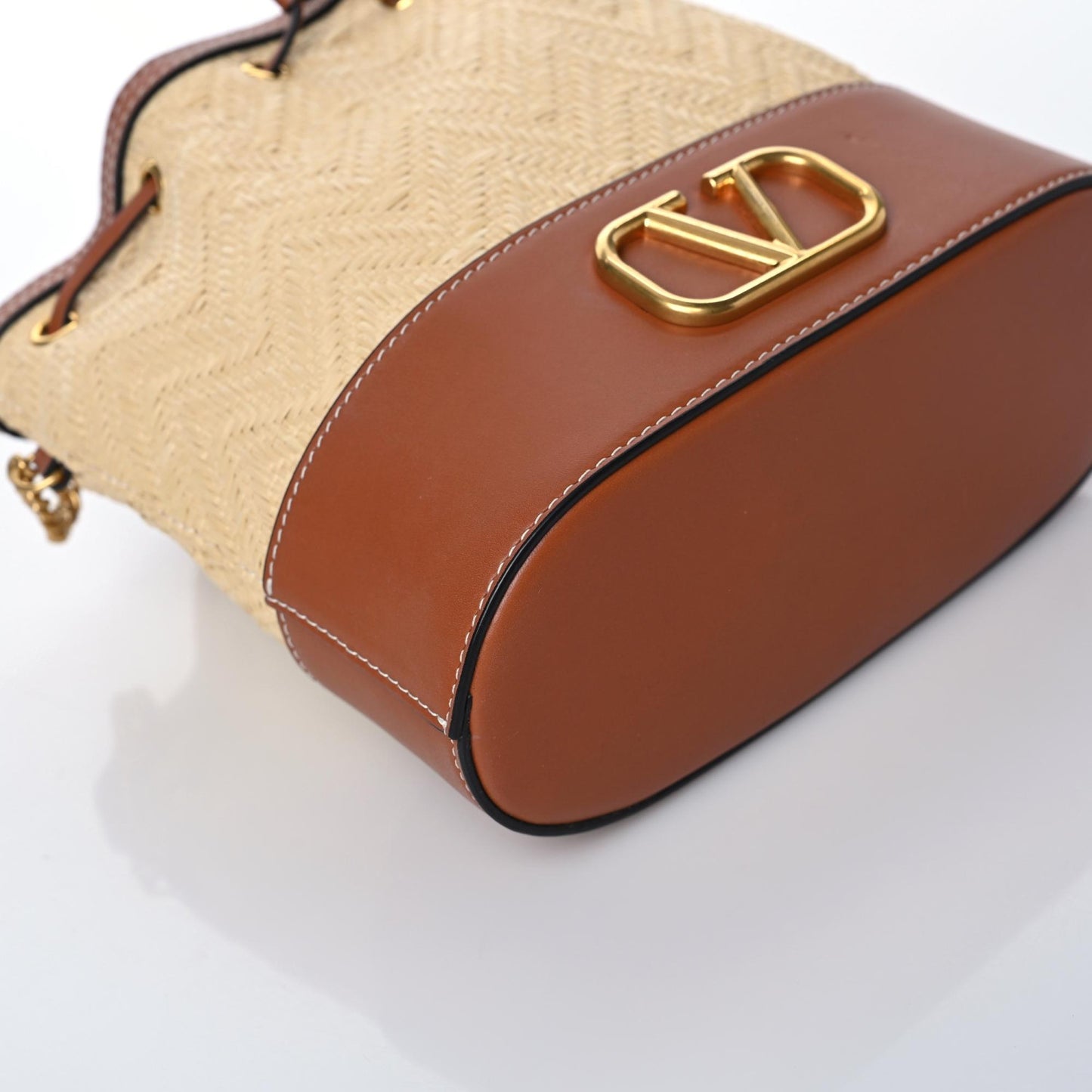 Raffia Calfskin Vlogo Drawstring Shoulder Bag Naturale Saddle Brown