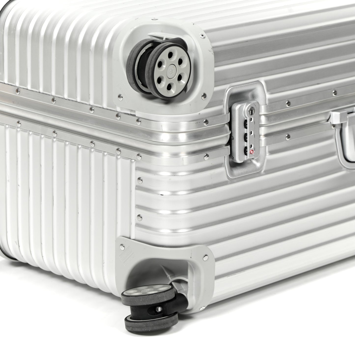 Aluminum Essential Trunk Plus Silver
