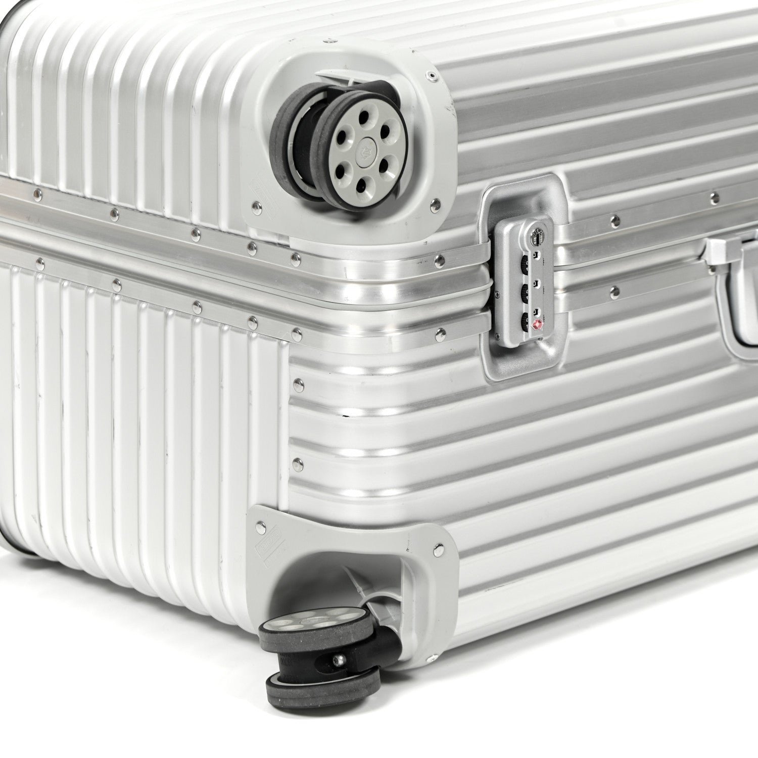 Rimowa Aluminum Essential Trunk Plus Silver 8 of 12