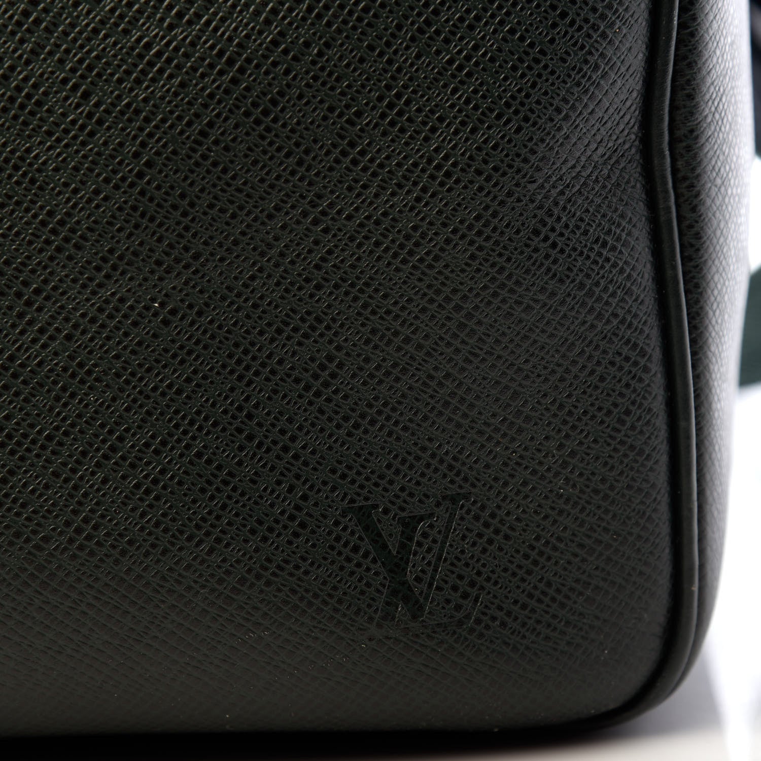 Louis Vuitton Taiga Kendall PM Epicea 8 of 8