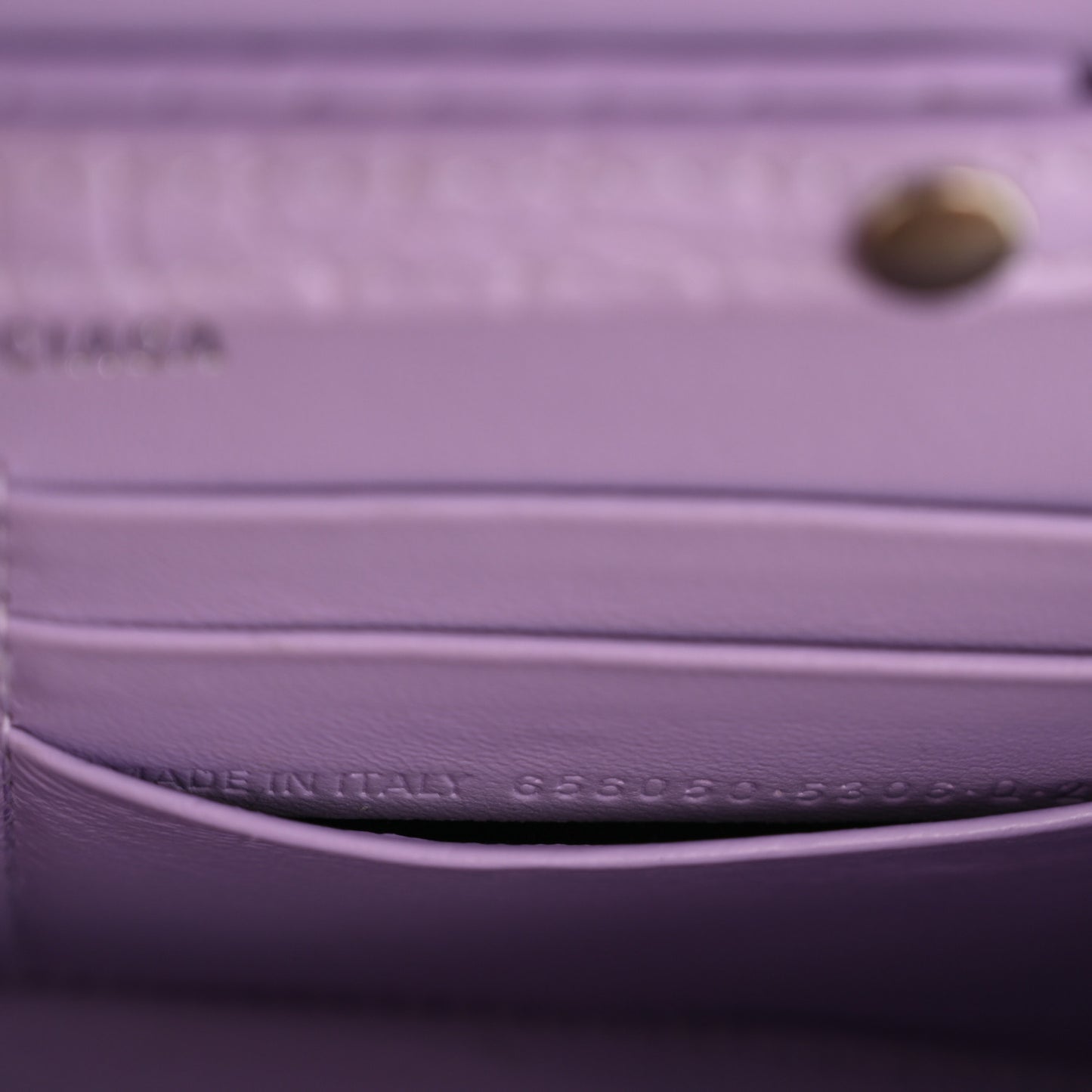 Shiny Calfskin Crocodile Embossed Hourglass Chain Bag Lilac