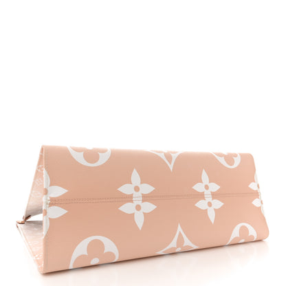 Louis Vuitton Monogram Giant By The Pool Onthego GM Brume 4 of 10