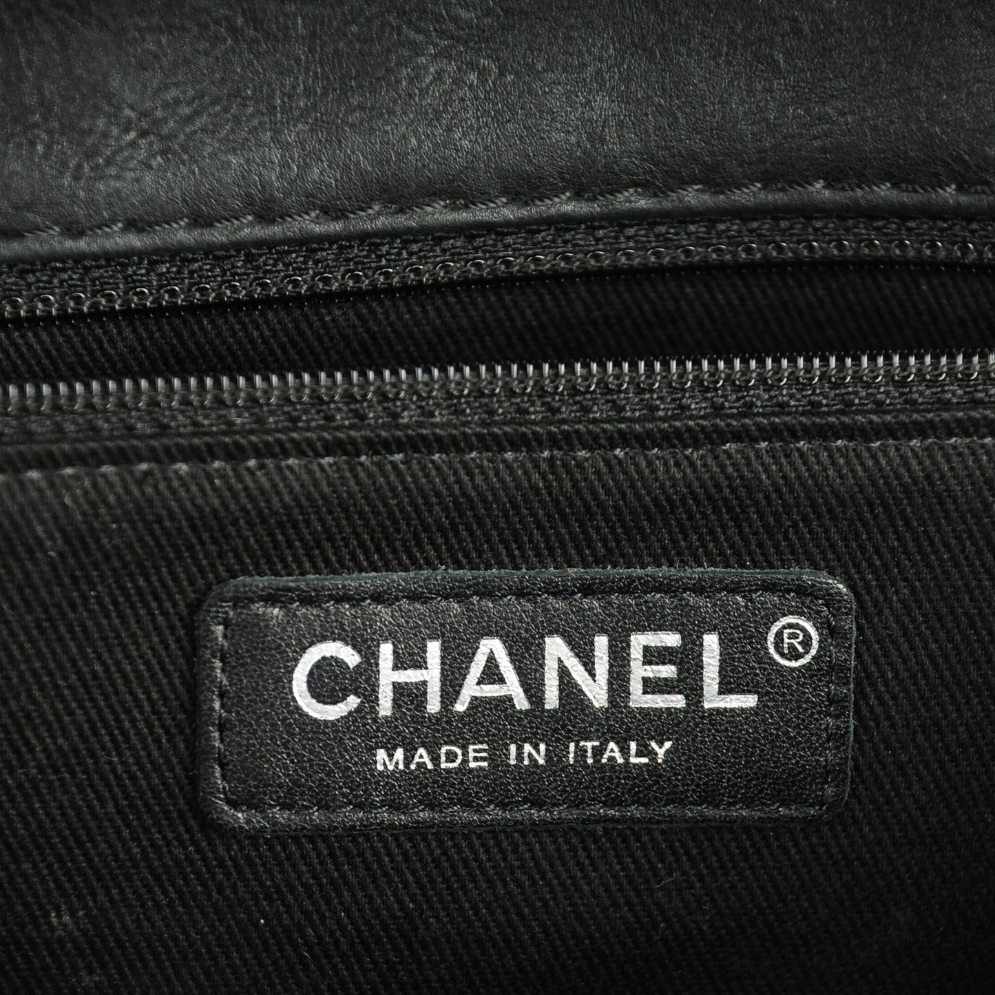 Washed Calfskin Diamond Stitch Hamptons Clutch With Chain Black