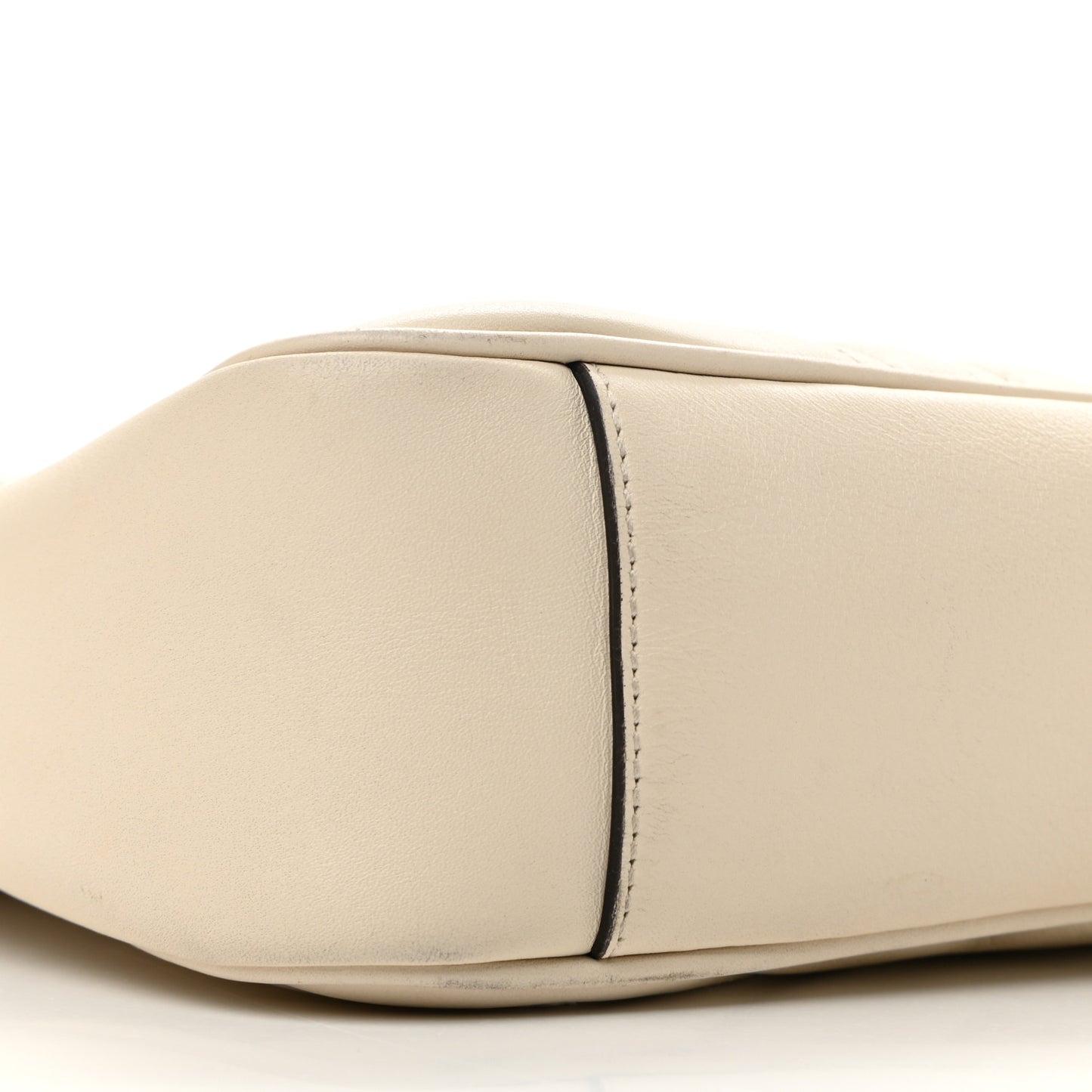 Calfskin Matelasse Medium GG Marmont Shoulder Bag White