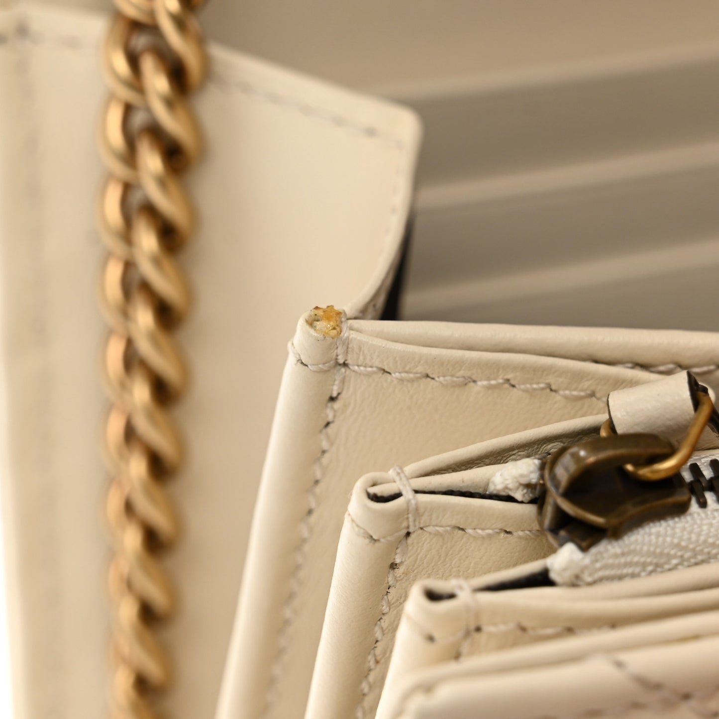 Calfskin Matelasse GG Marmont Chain Wallet Mystic White