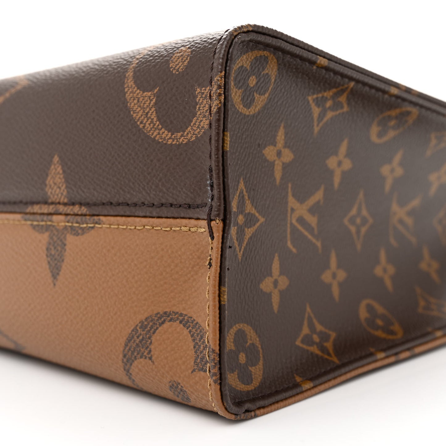 Reverse Monogram Giant Onthego PM