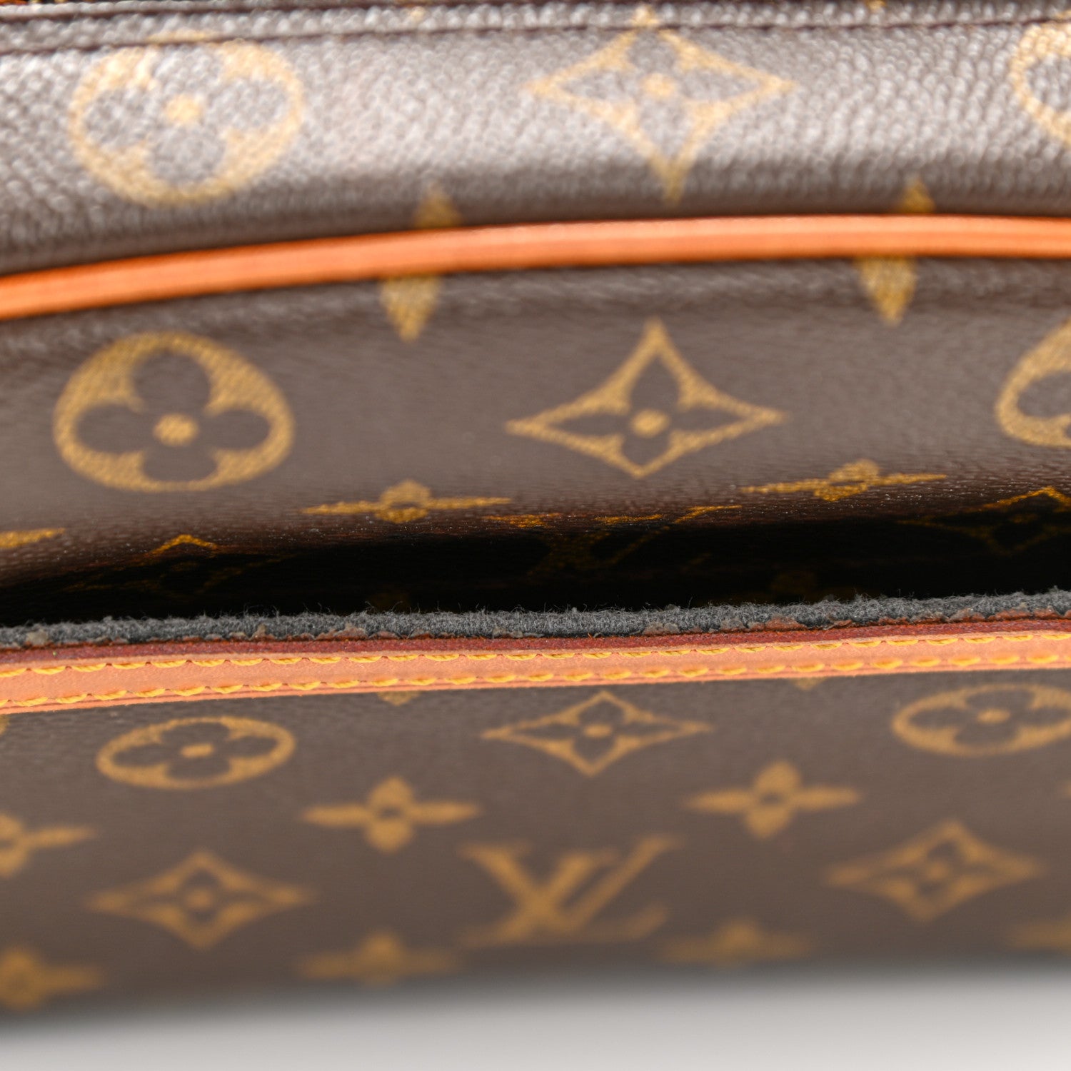 Louis Vuitton Monogram Blois 12 of 12