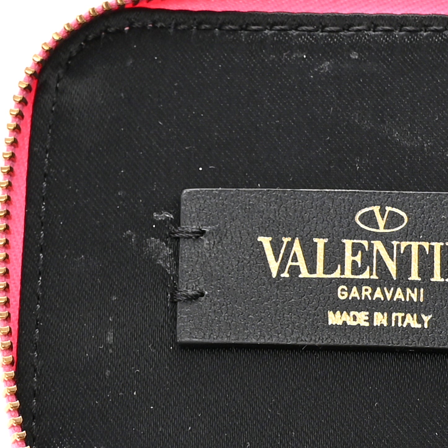 Grained Calfskin VLogo Signature Wash Bag Feminine Pink