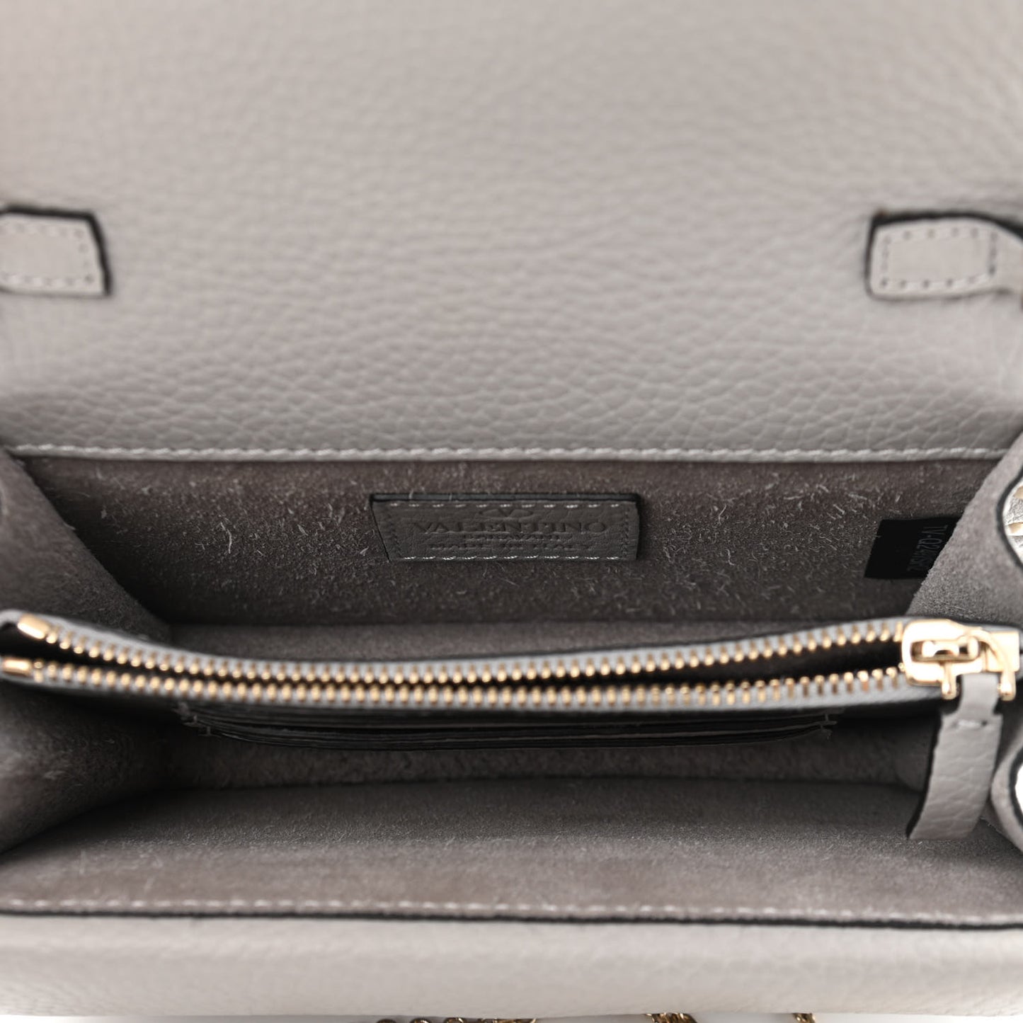 Pebbled Calfskin Rockstud Wallet on Chain Pastel Grey