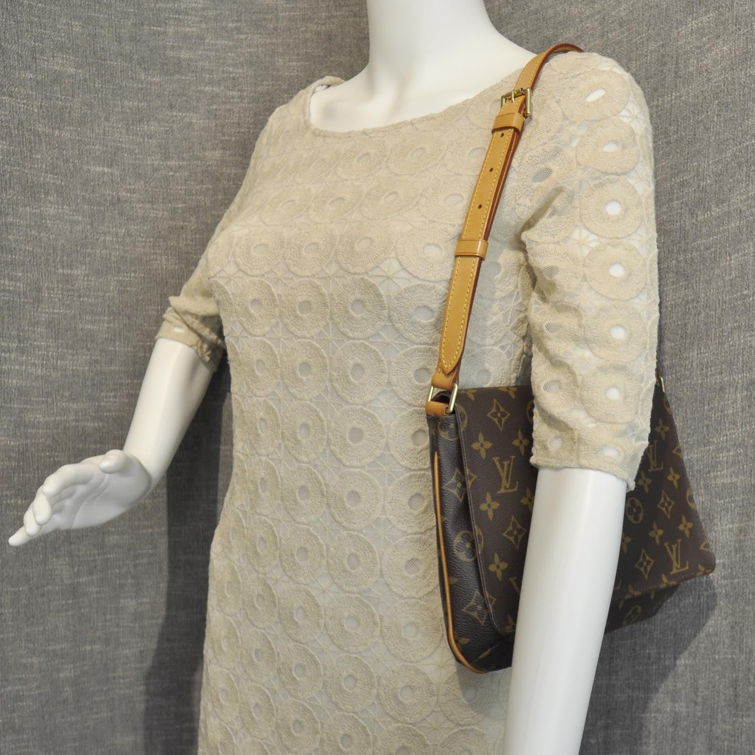 Louis Vuitton Monogram Musette Tango 3 of 9