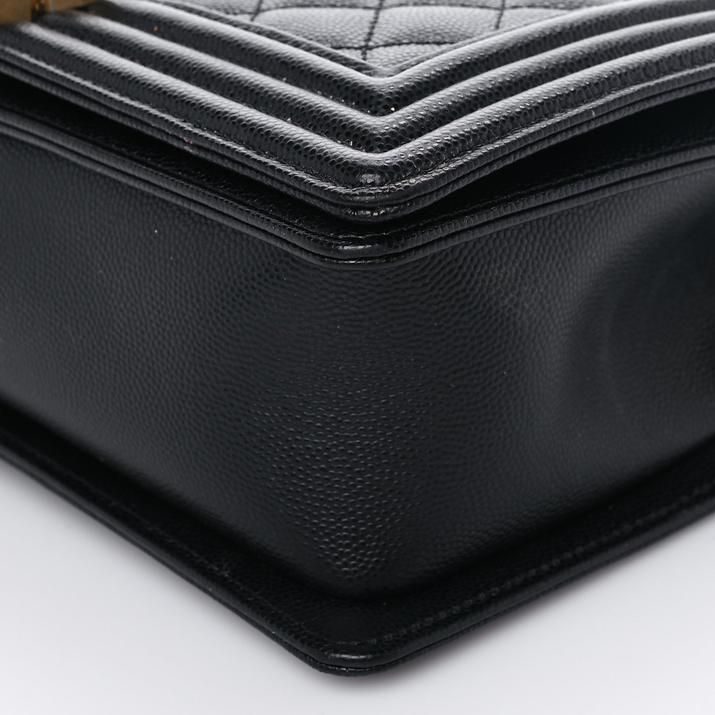 Caviar Quilted Medium Boy Flap Black