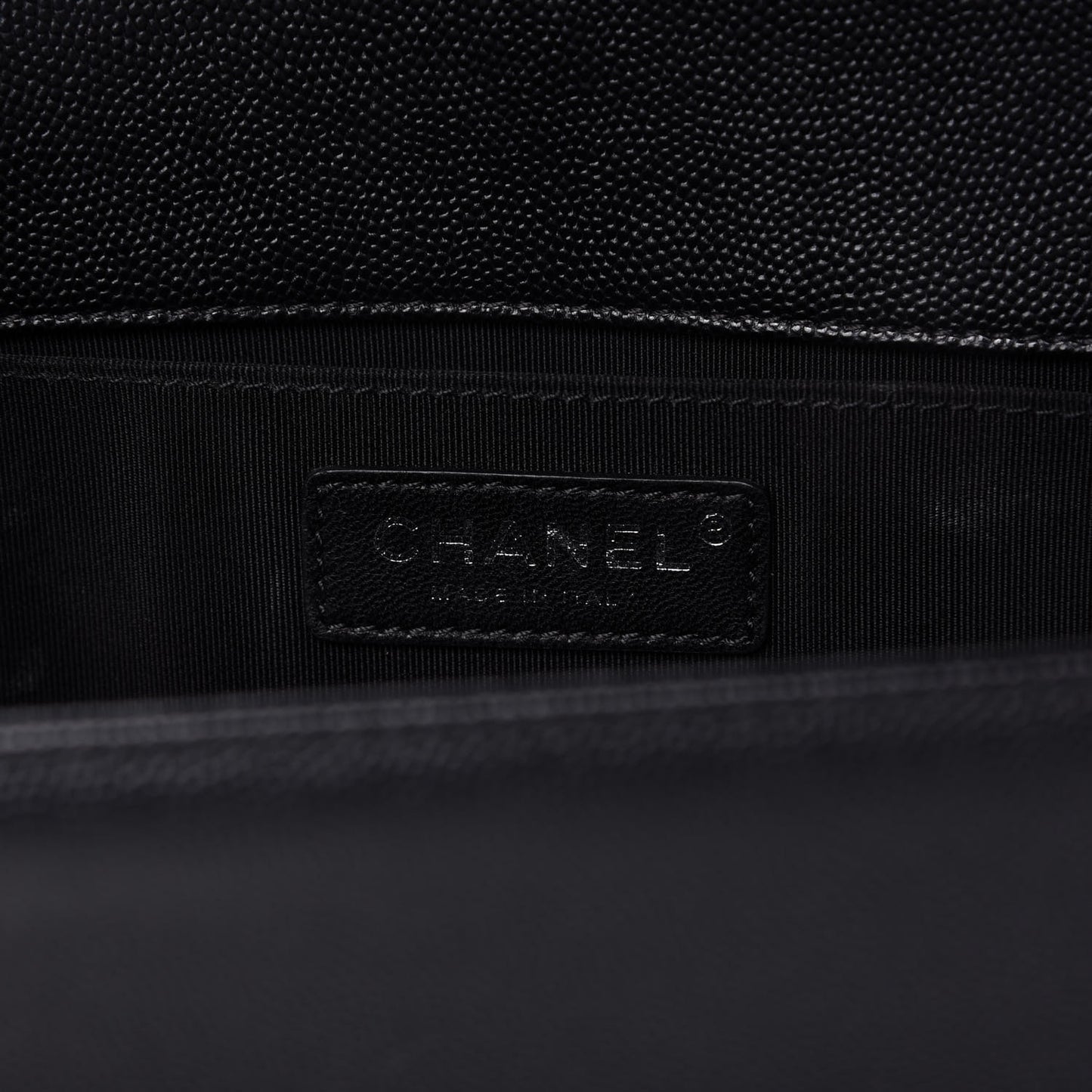 Caviar Quilted Medium Boy Flap Black