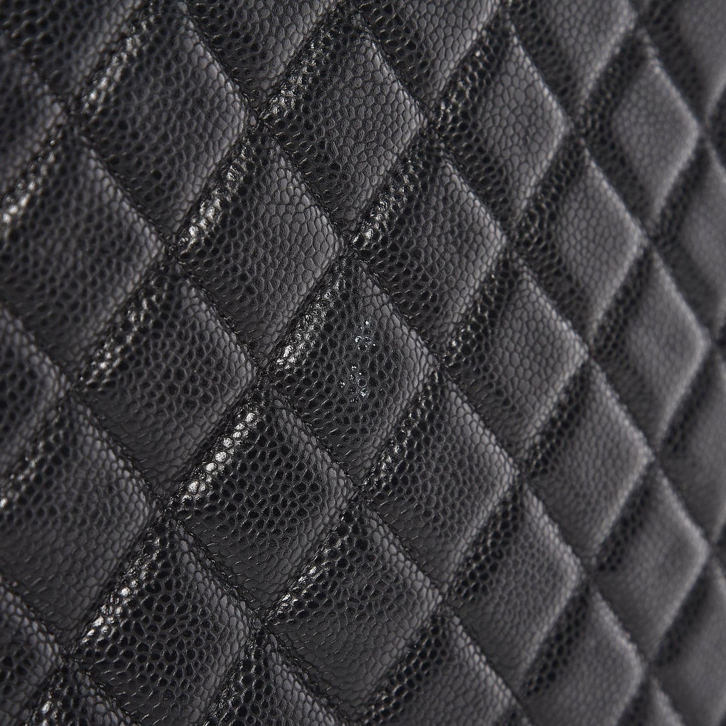 Caviar Quilted Medium Cosmetic Case Black