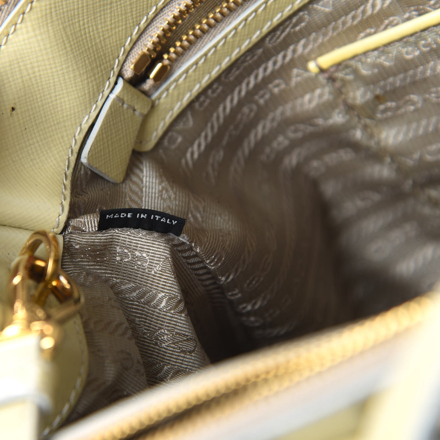 Saffiano Vernice Medium Galleria Double Zip Tote