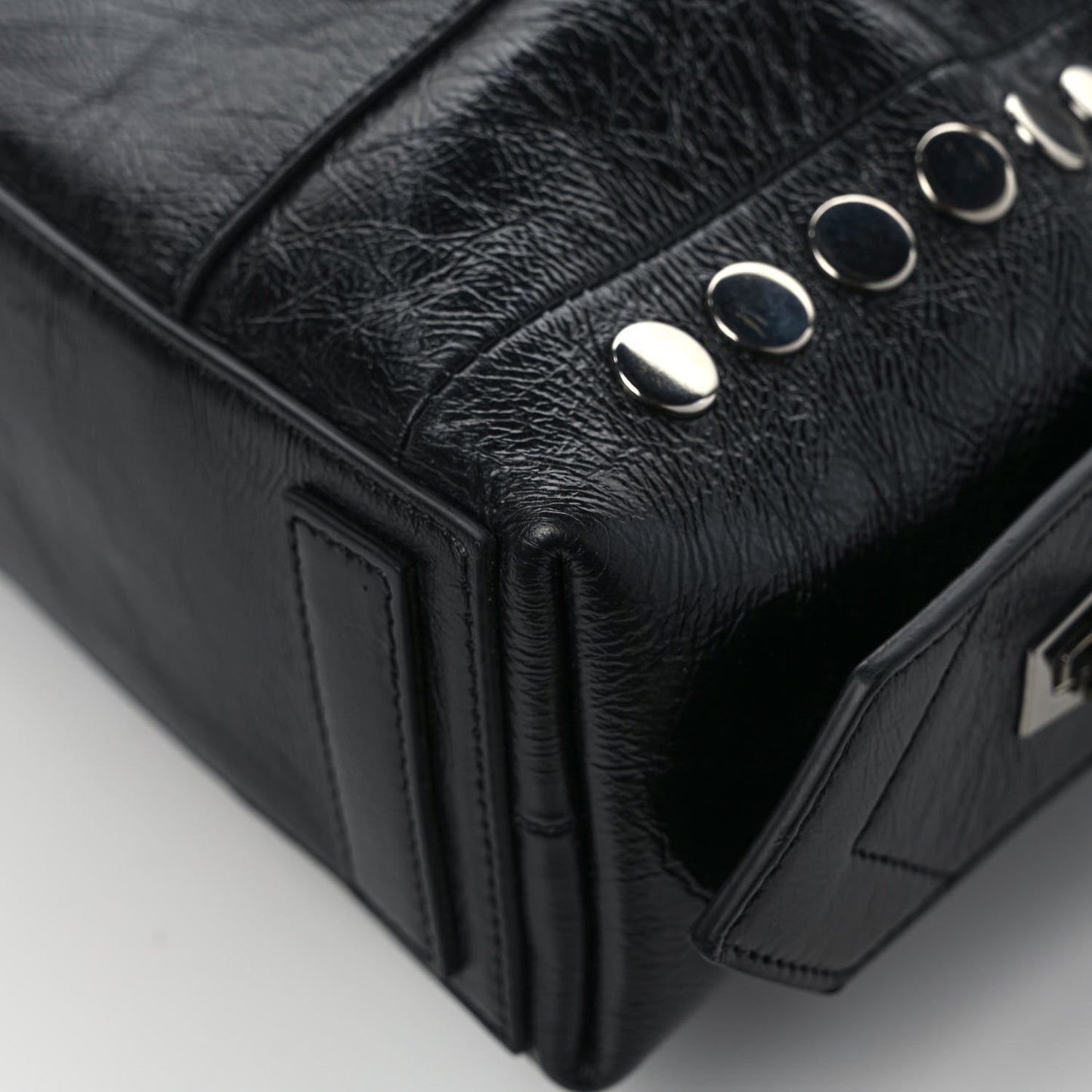 Smooth Calfskin Medium Studded Soft Antigona Black