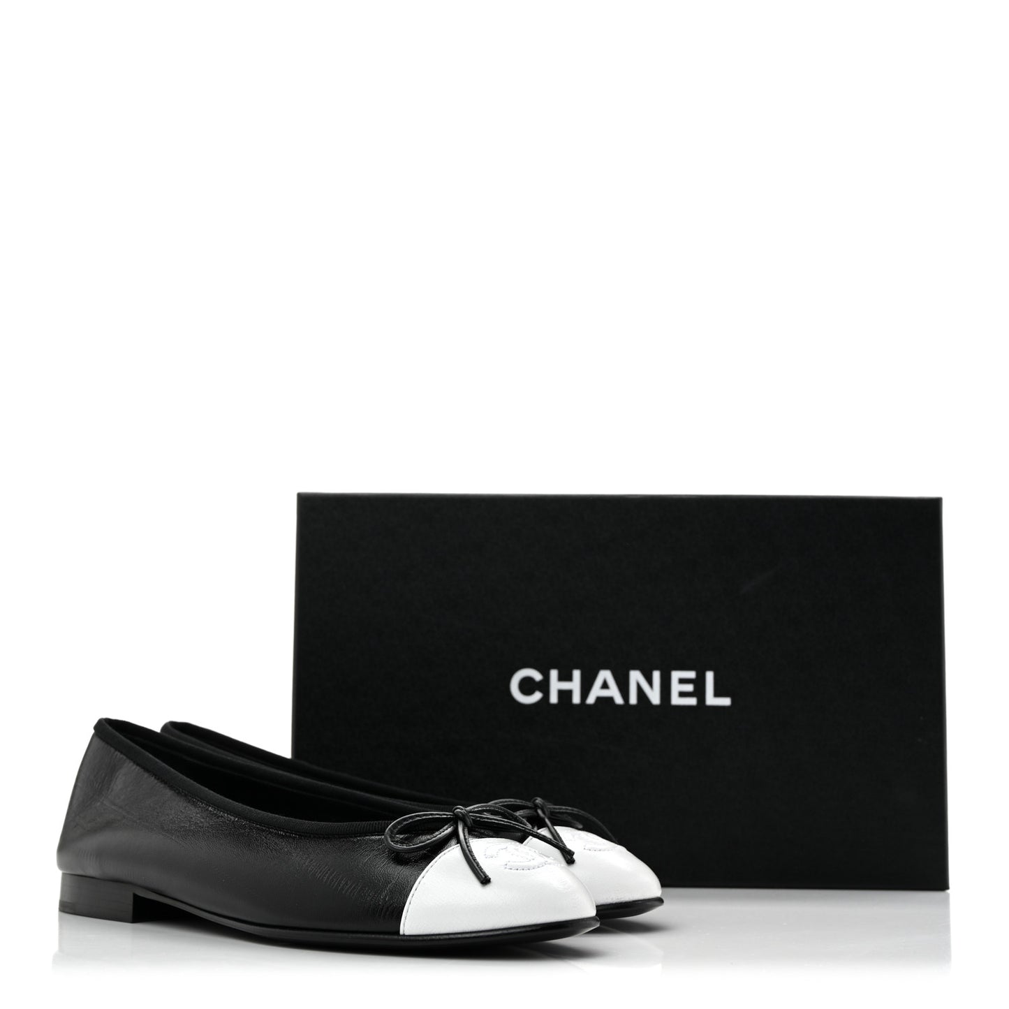Crumpled Shiny Lambskin Cap Toe CC Ballerina Flats 36.5 Black White