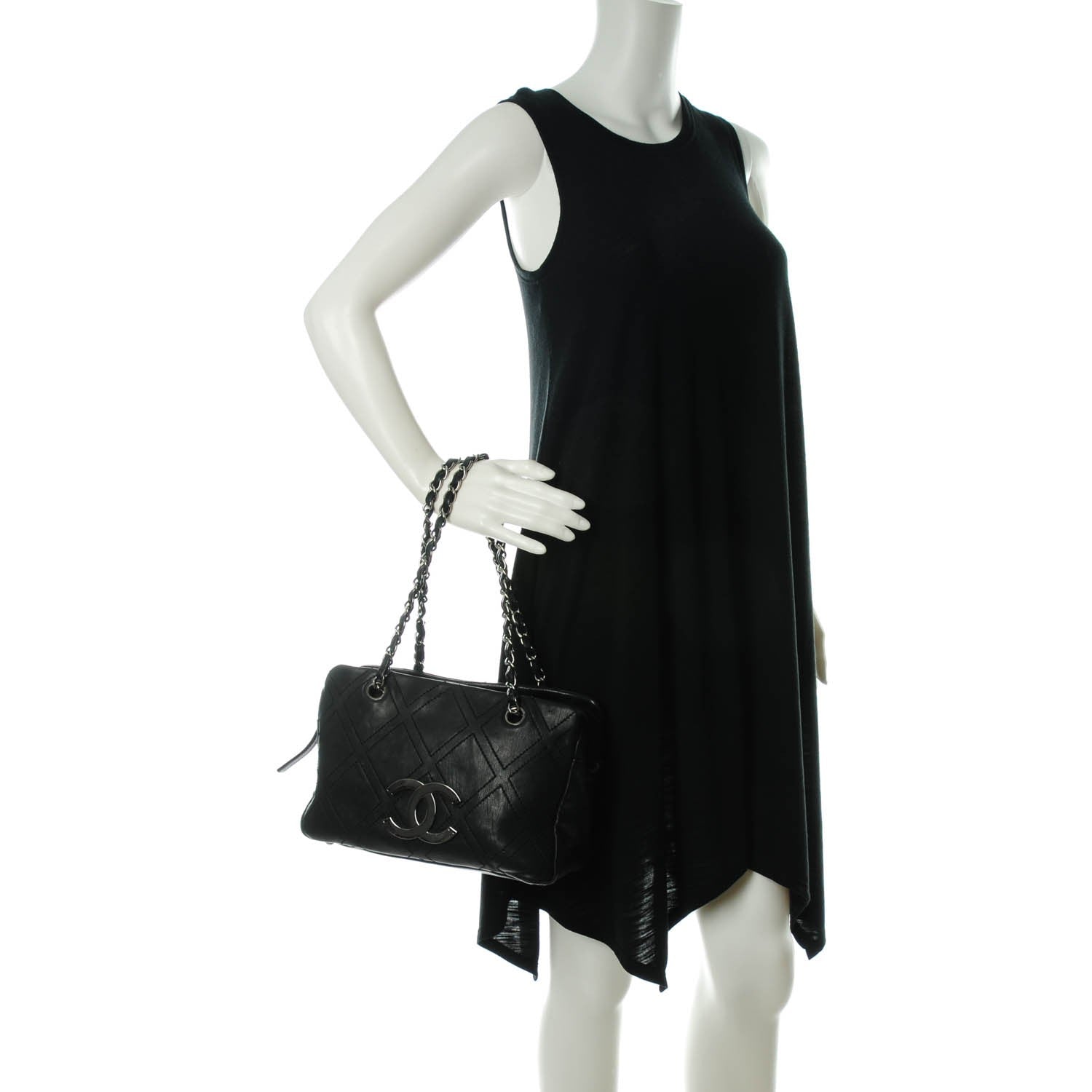 Chanel Calfskin Small Diamond Stitch Tote Black 2 of 7