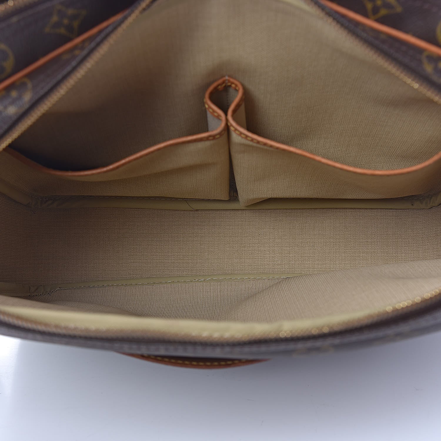 Louis Vuitton Monogram Reporter GM 6 of 12