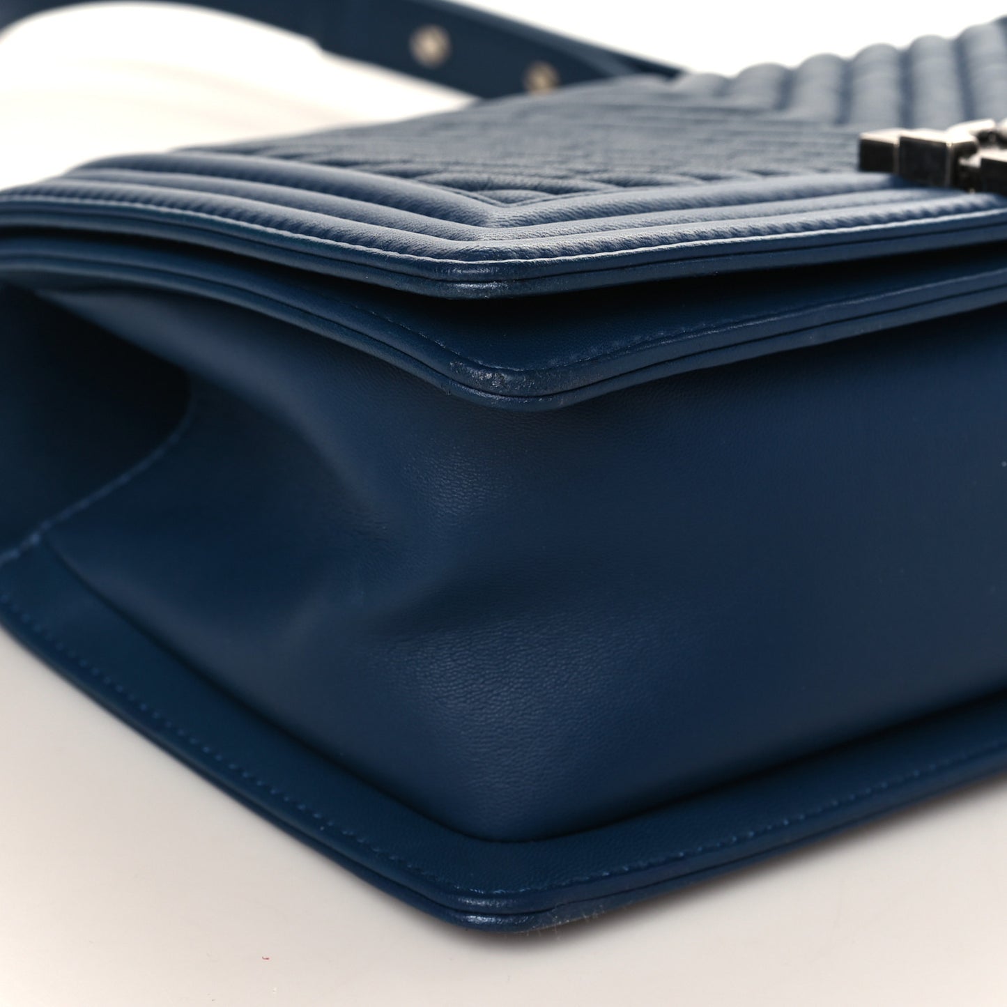 Wrinkled Lambskin Chevron Quilted Medium Boy Flap Navy